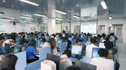 上海商学院软件开发教育 融合商科优势，培育数字时代复合型人才